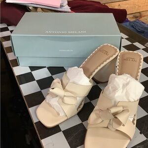 ANTONIO MELANI Cream Bow Block Heel Mules